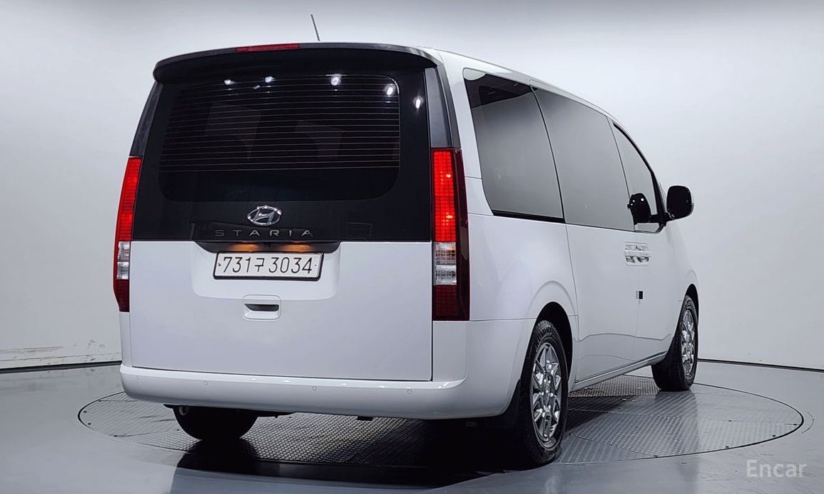  Hyundai Staria