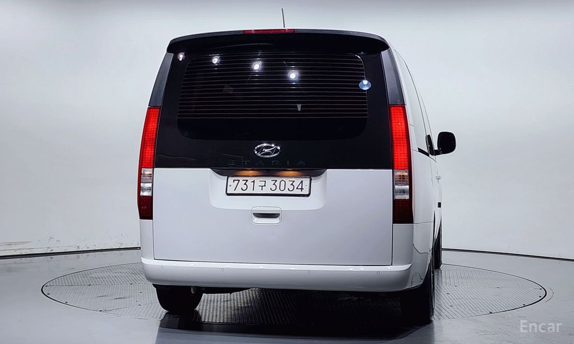  Hyundai Staria