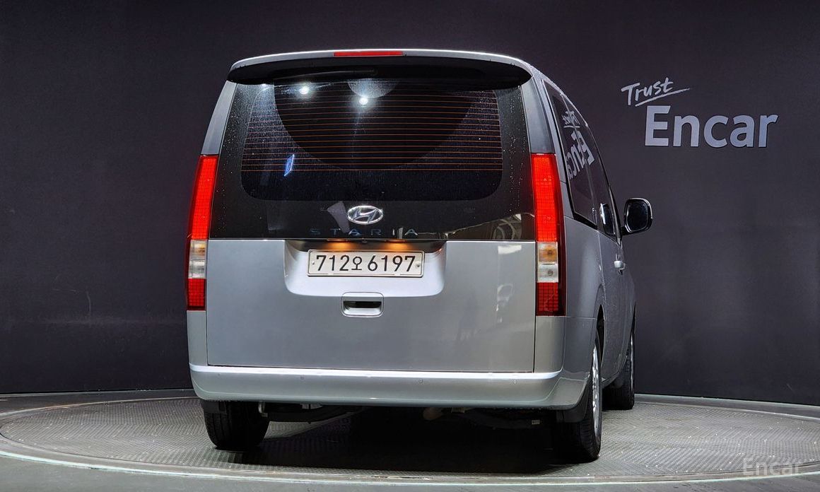  Hyundai Staria