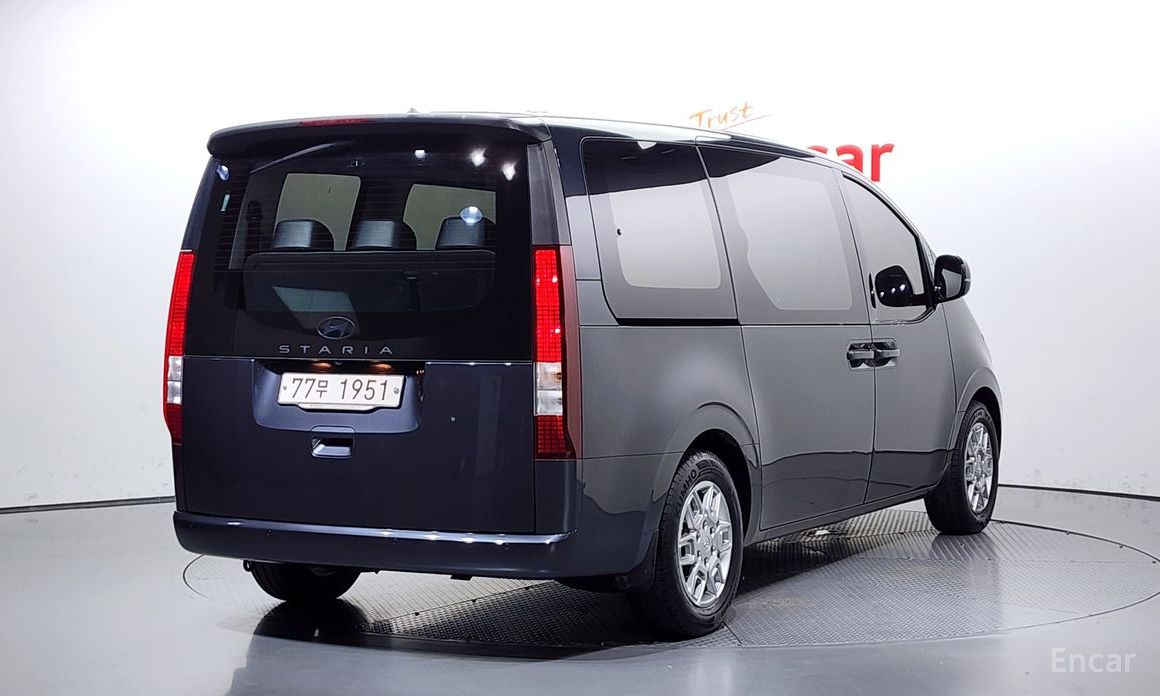  Hyundai Staria