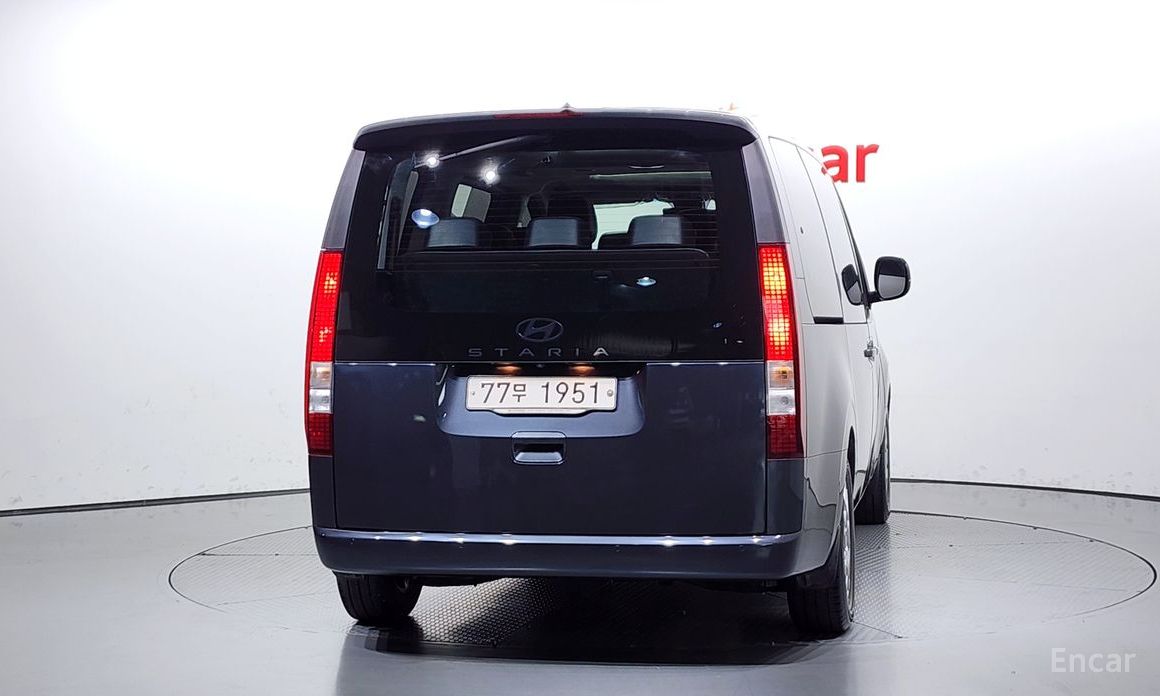  Hyundai Staria