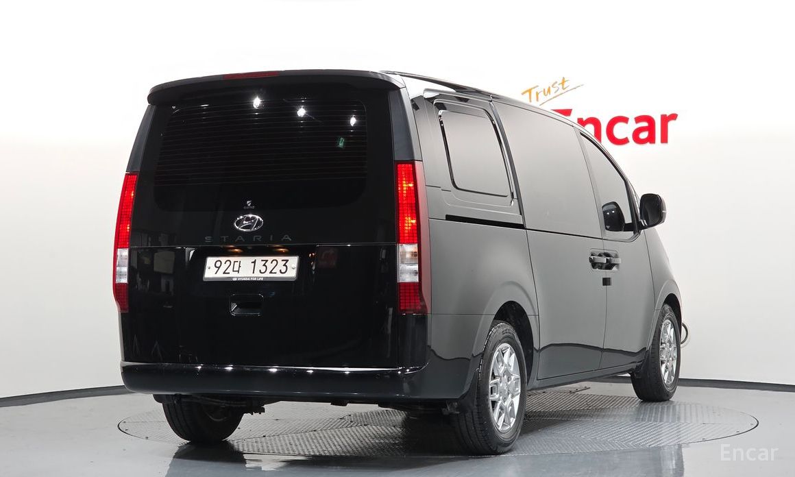  Hyundai Staria