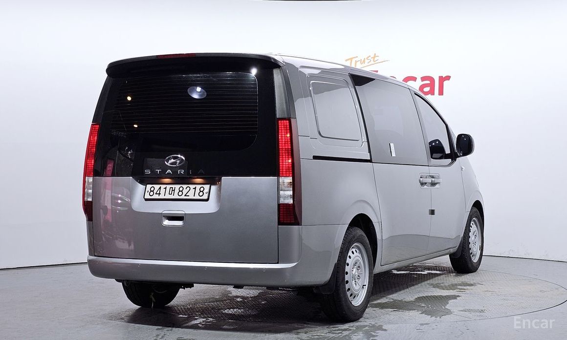 Hyundai Staria