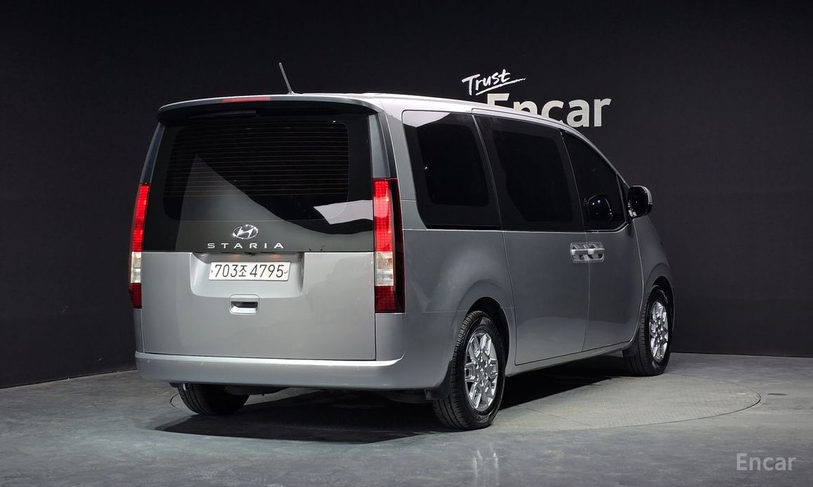  Hyundai Staria
