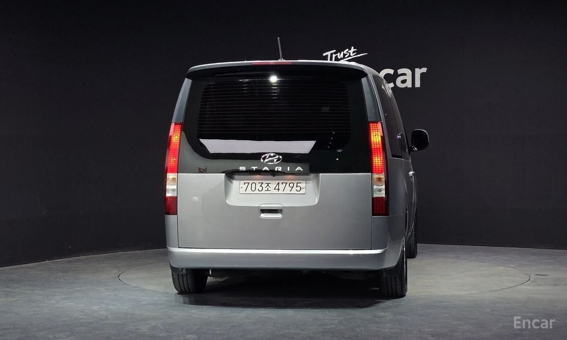 Hyundai Staria