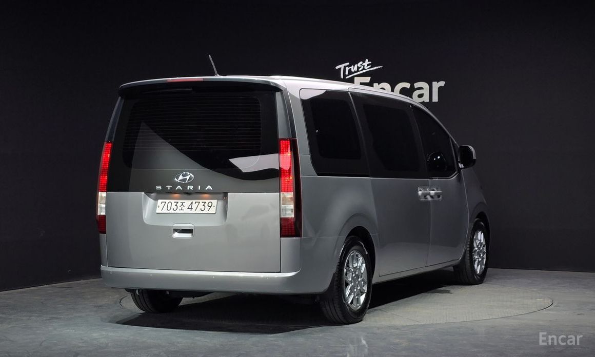  Hyundai Staria