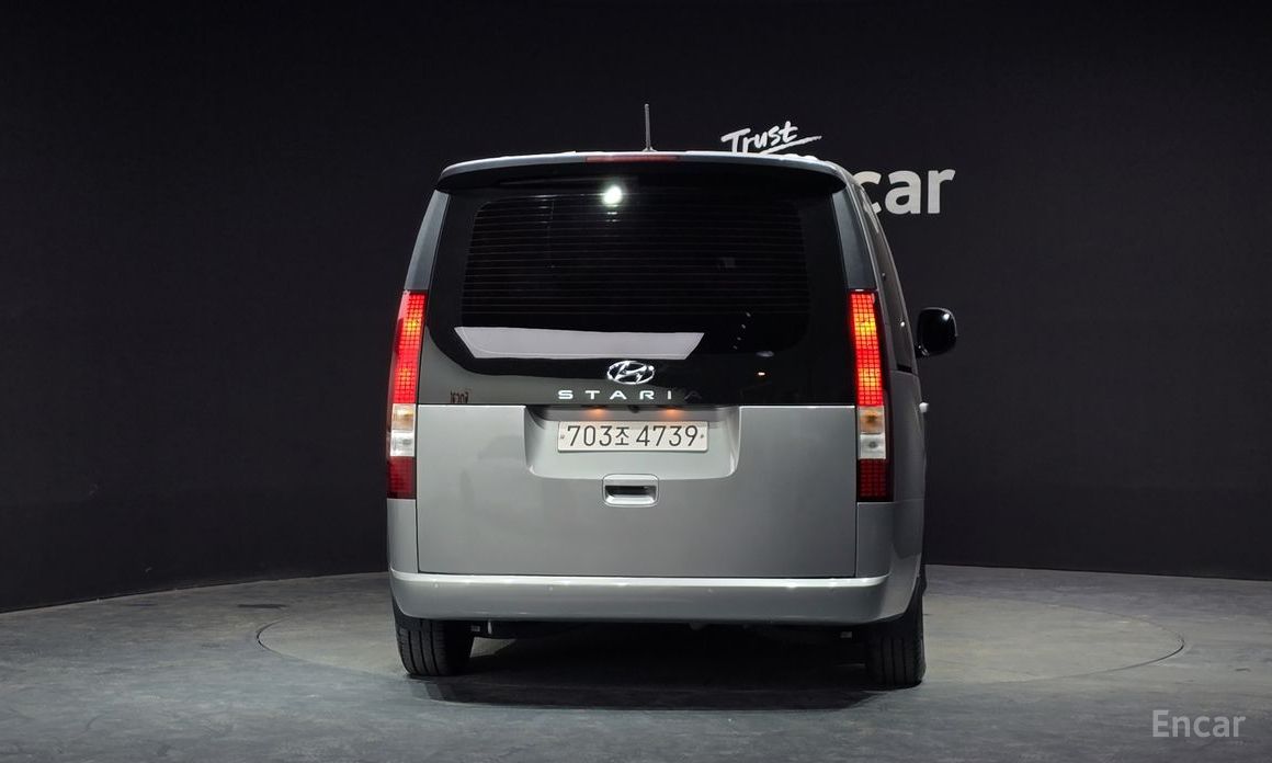  Hyundai Staria