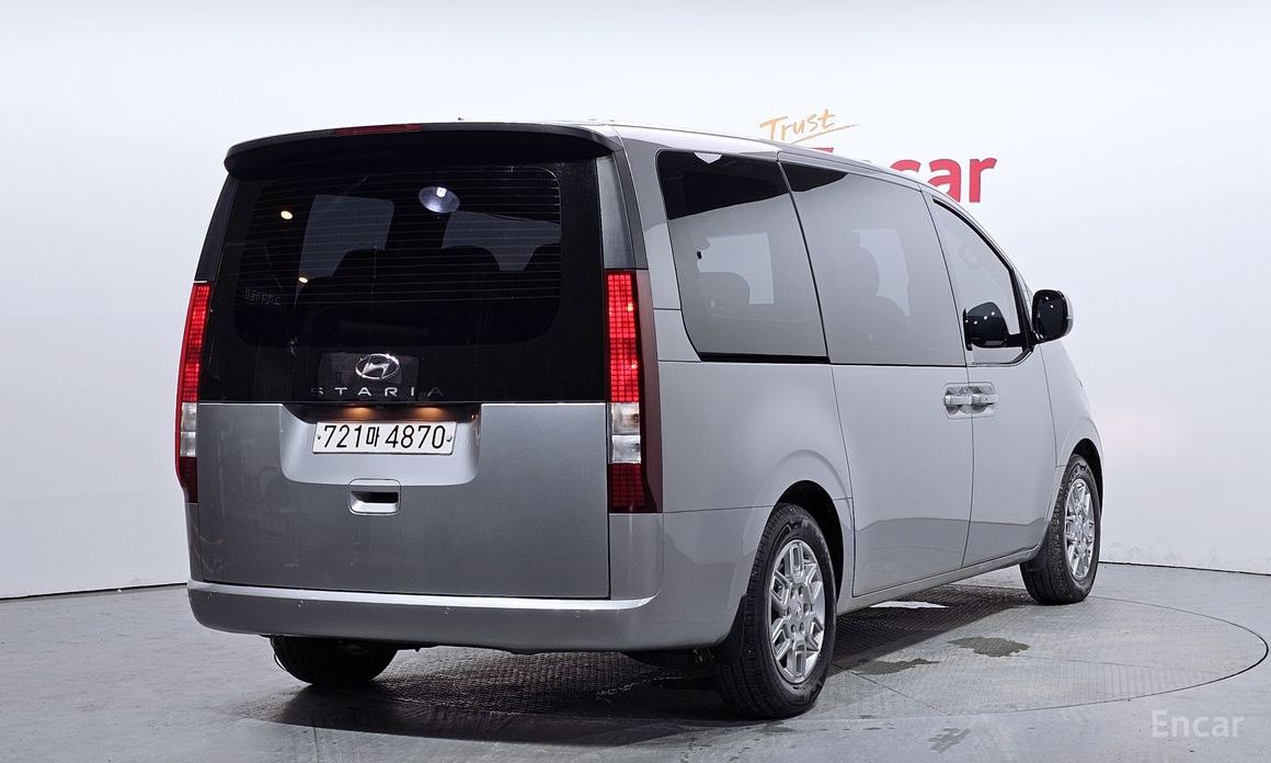  Hyundai Staria