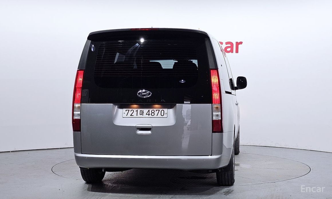  Hyundai Staria