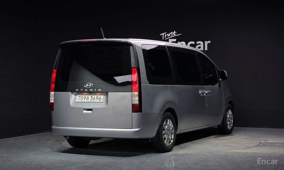  Hyundai Staria
