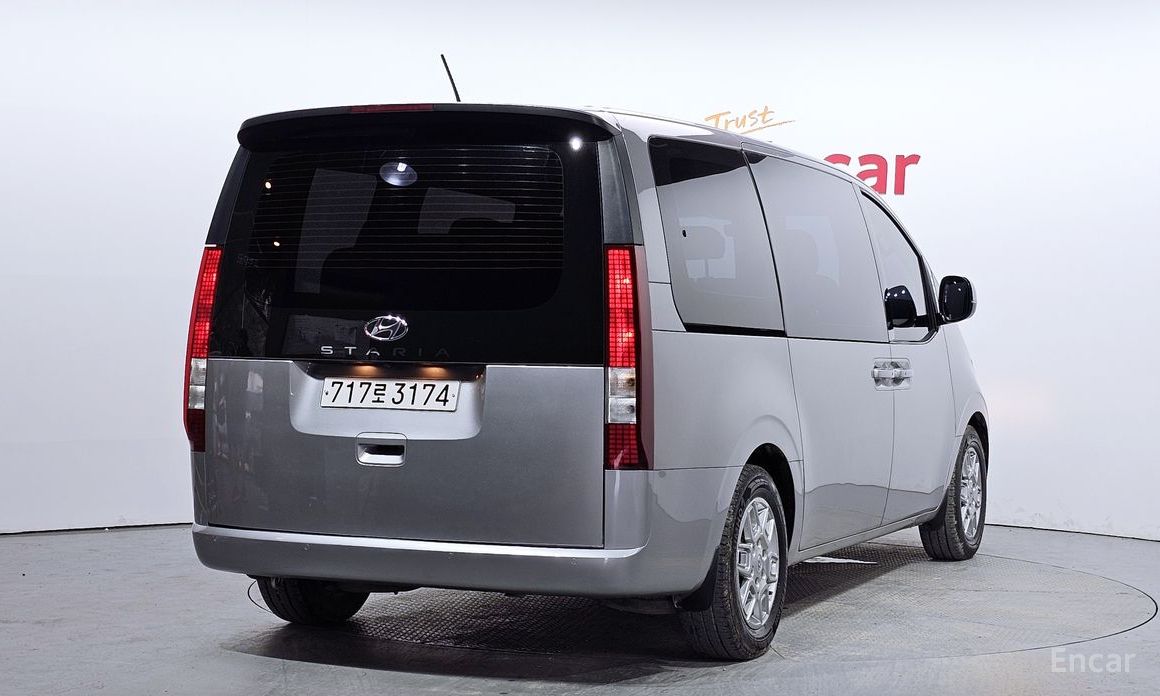  Hyundai Staria