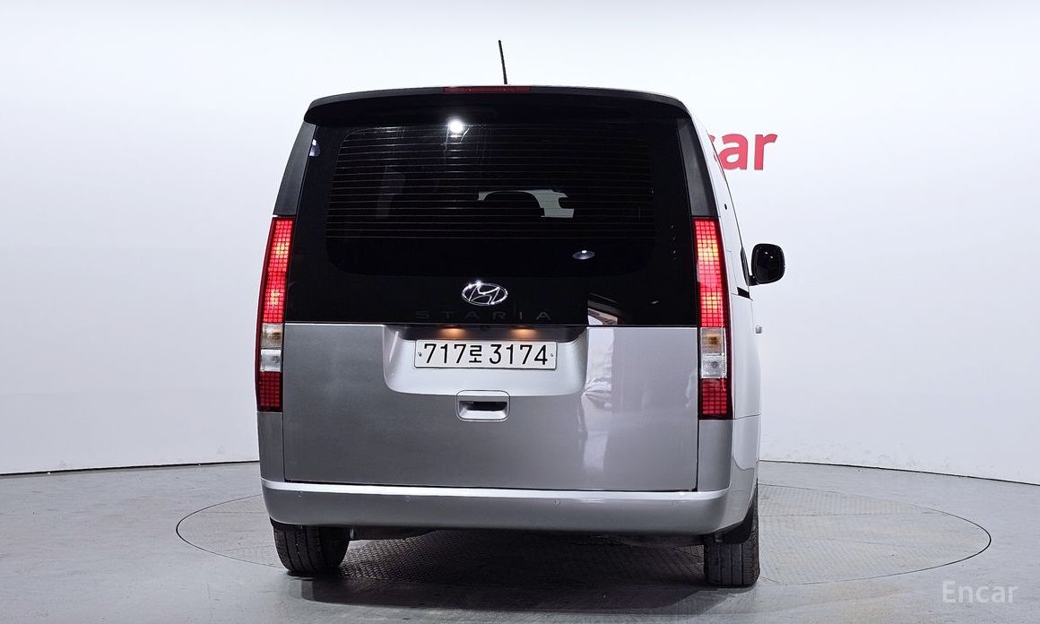  Hyundai Staria