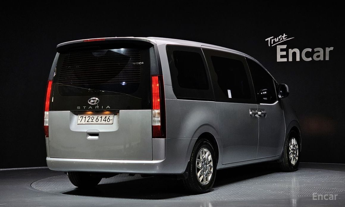  Hyundai Staria