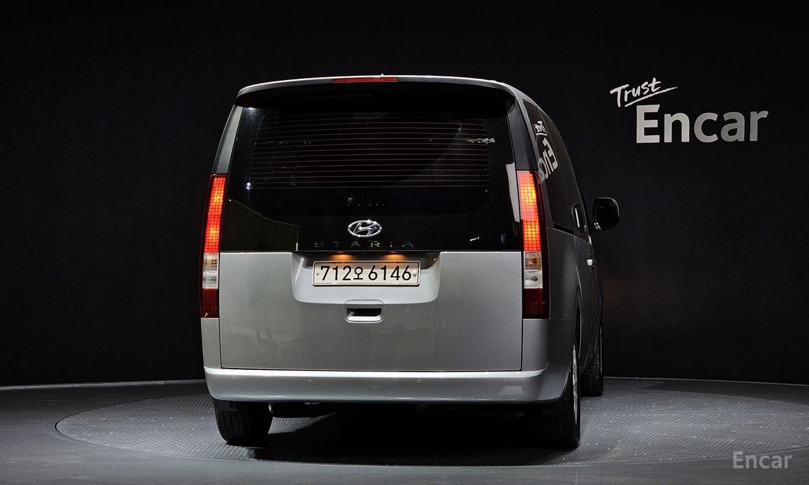  Hyundai Staria