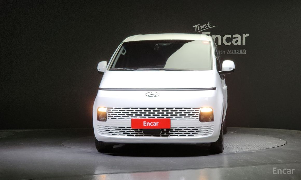  Hyundai Staria