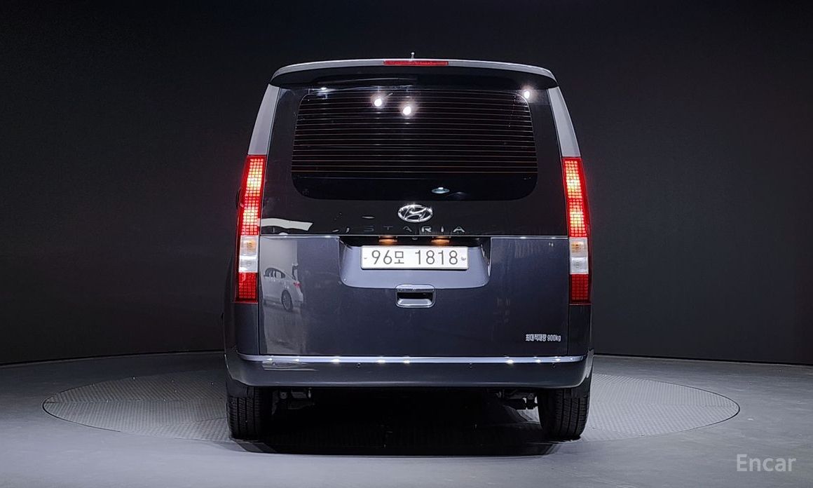  Hyundai Staria