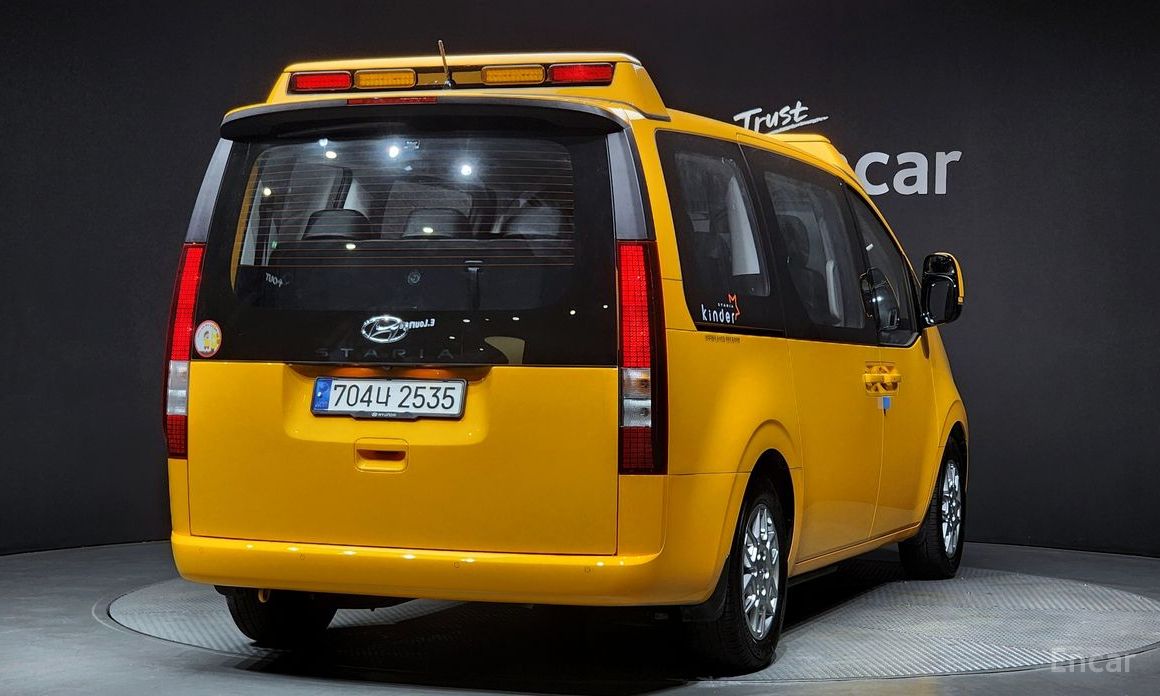  Hyundai Staria
