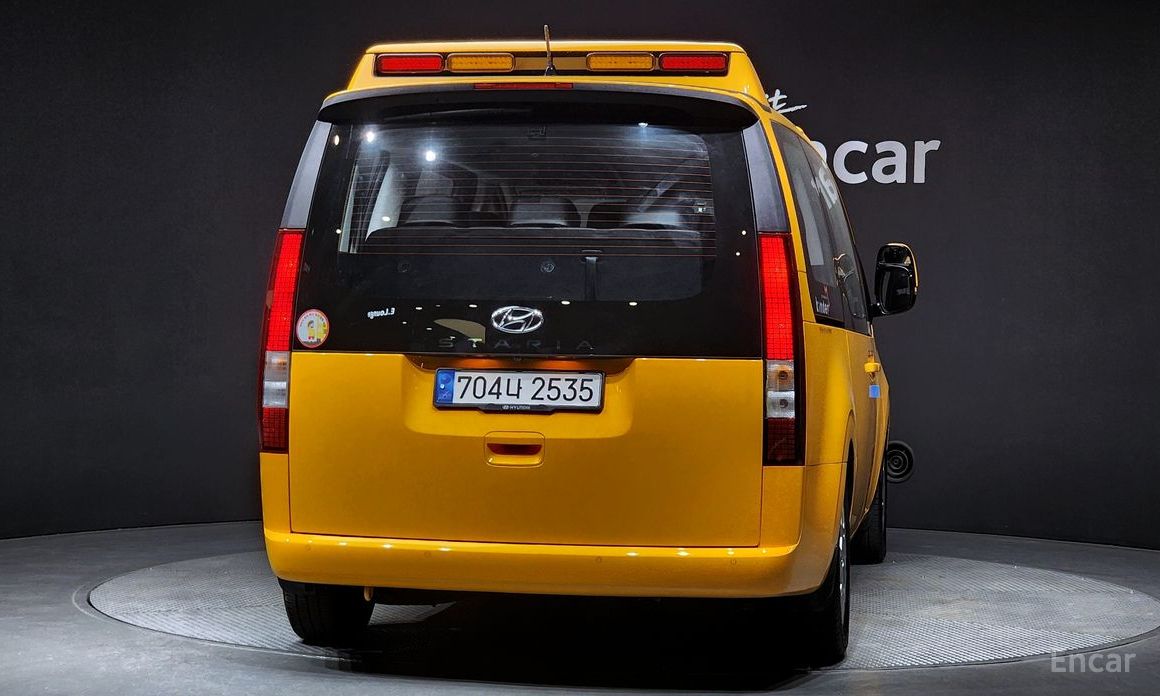  Hyundai Staria