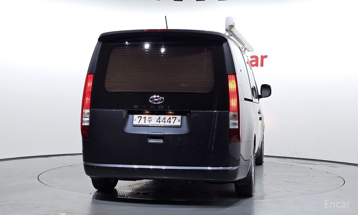  Hyundai Staria
