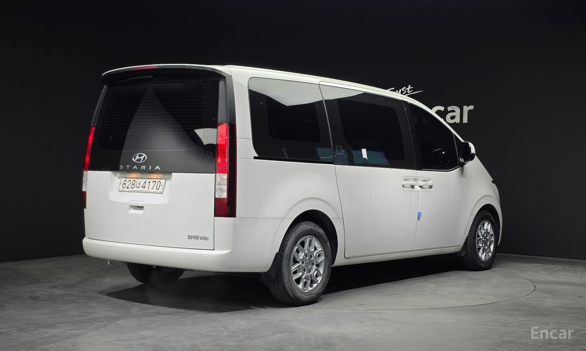  Hyundai Staria
