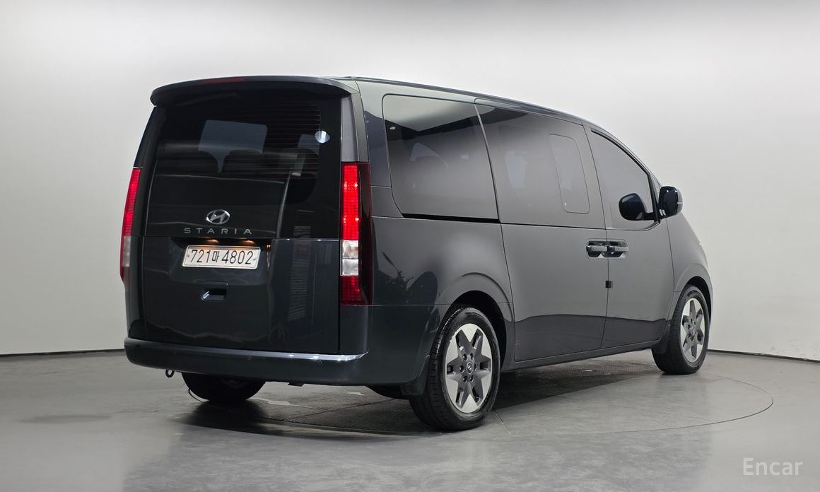  Hyundai Staria