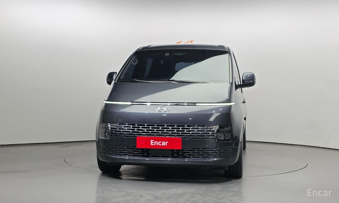  Hyundai Staria