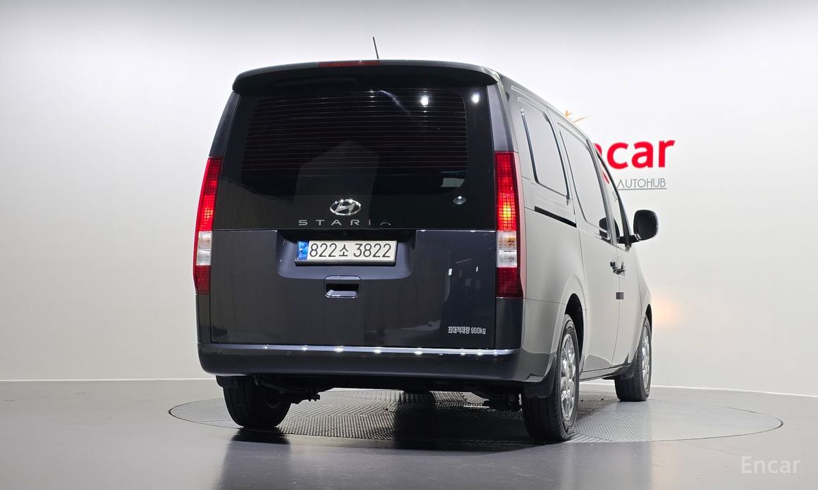  Hyundai Staria