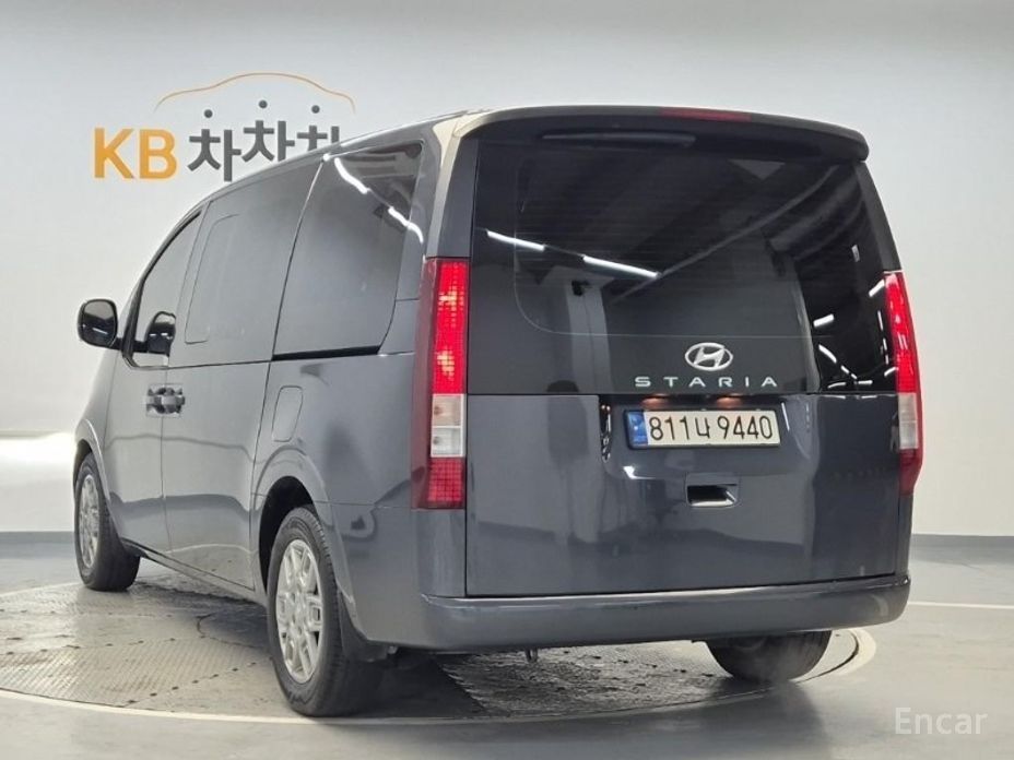  Hyundai Staria