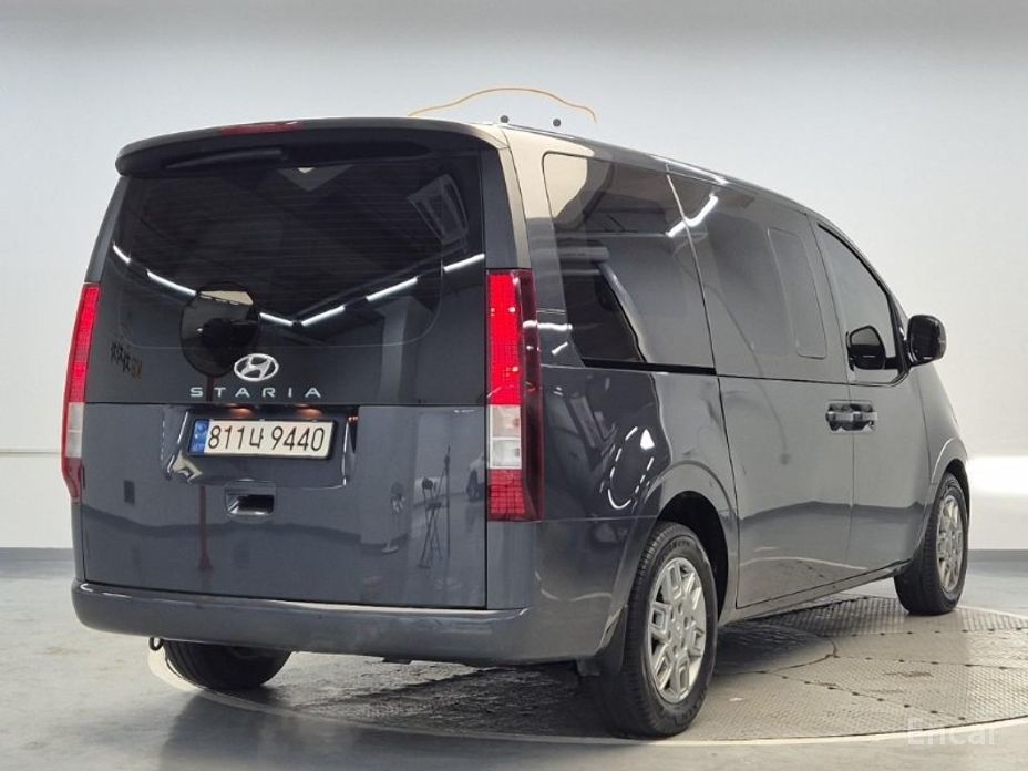  Hyundai Staria