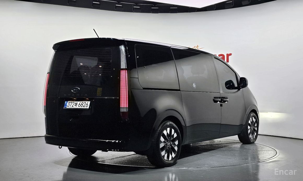 Hyundai Staria