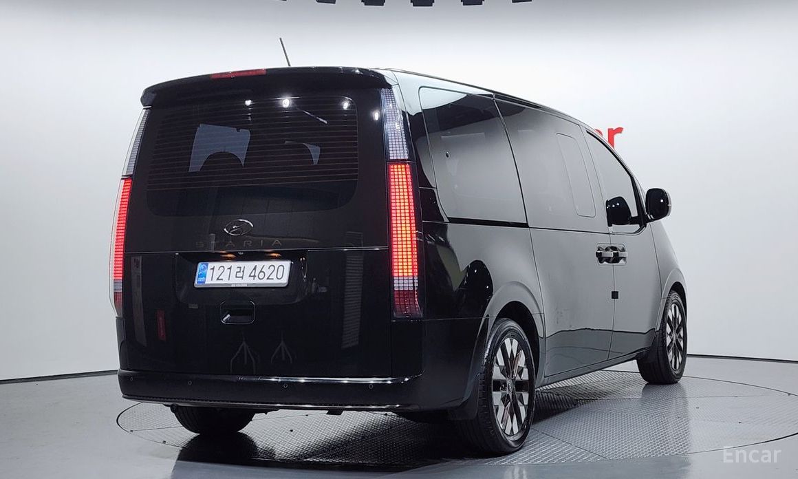  Hyundai Staria