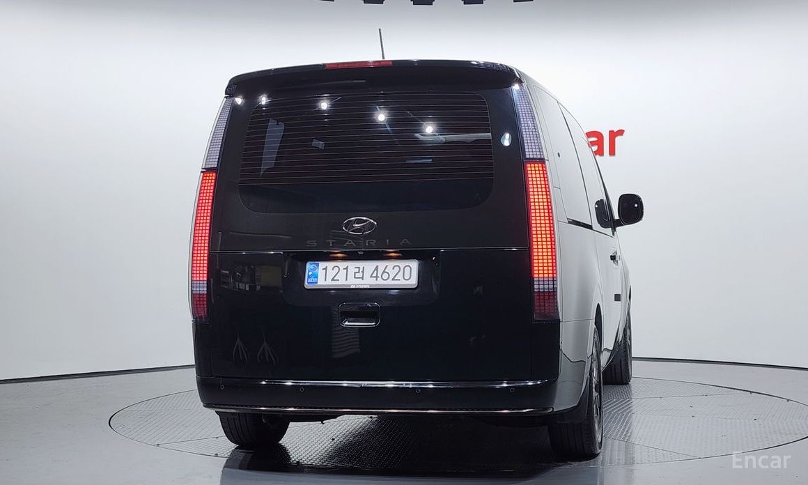  Hyundai Staria