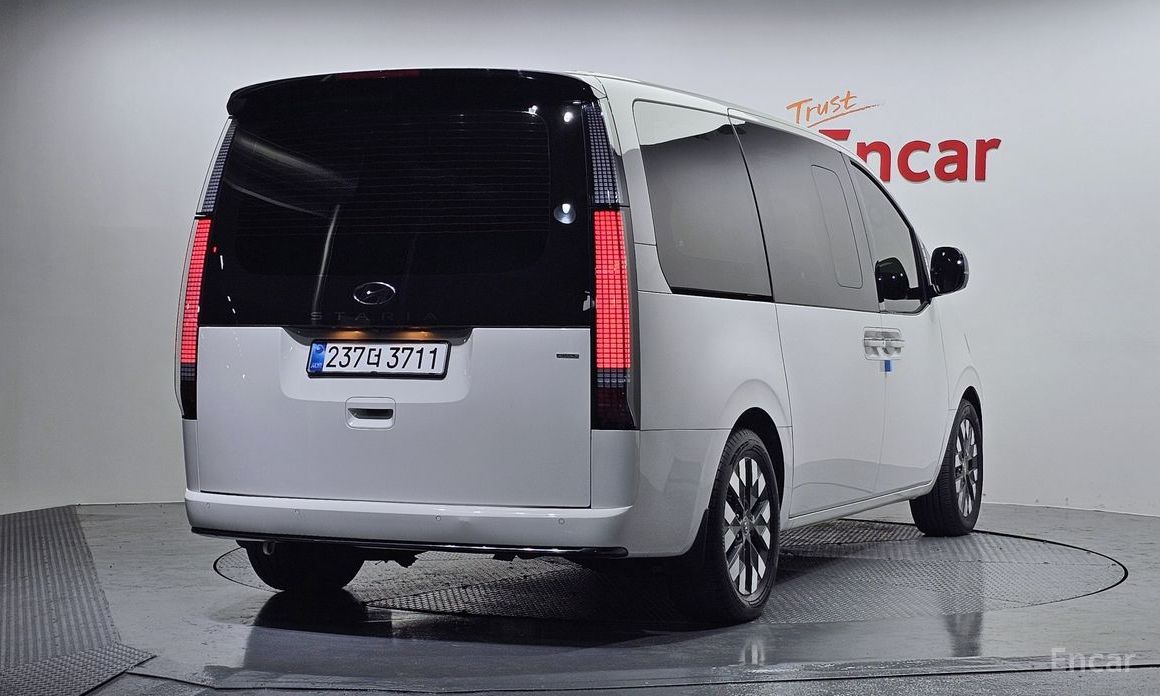  Hyundai Staria