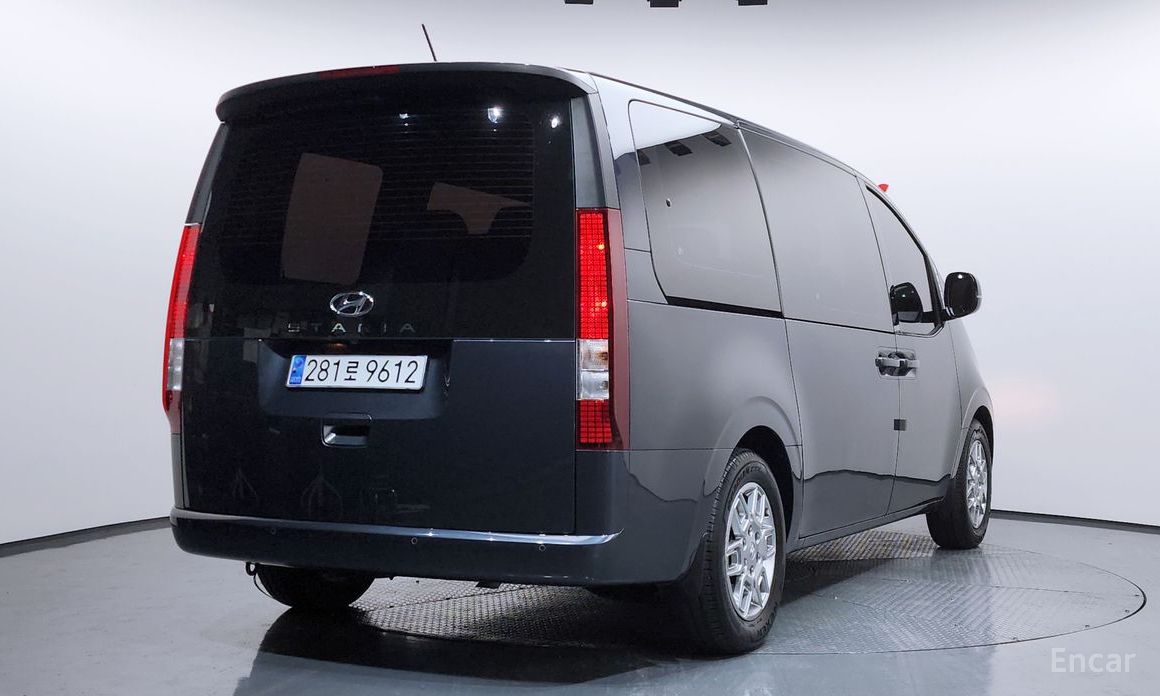  Hyundai Staria