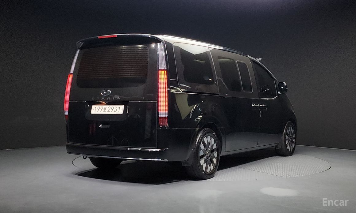  Hyundai Staria