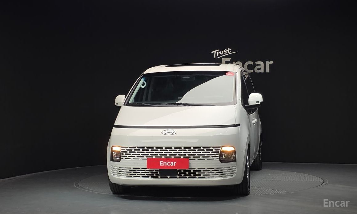  Hyundai Staria