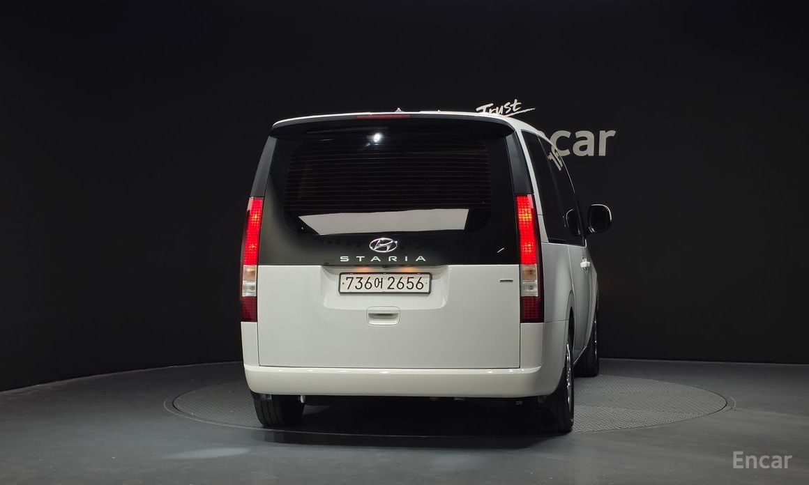  Hyundai Staria
