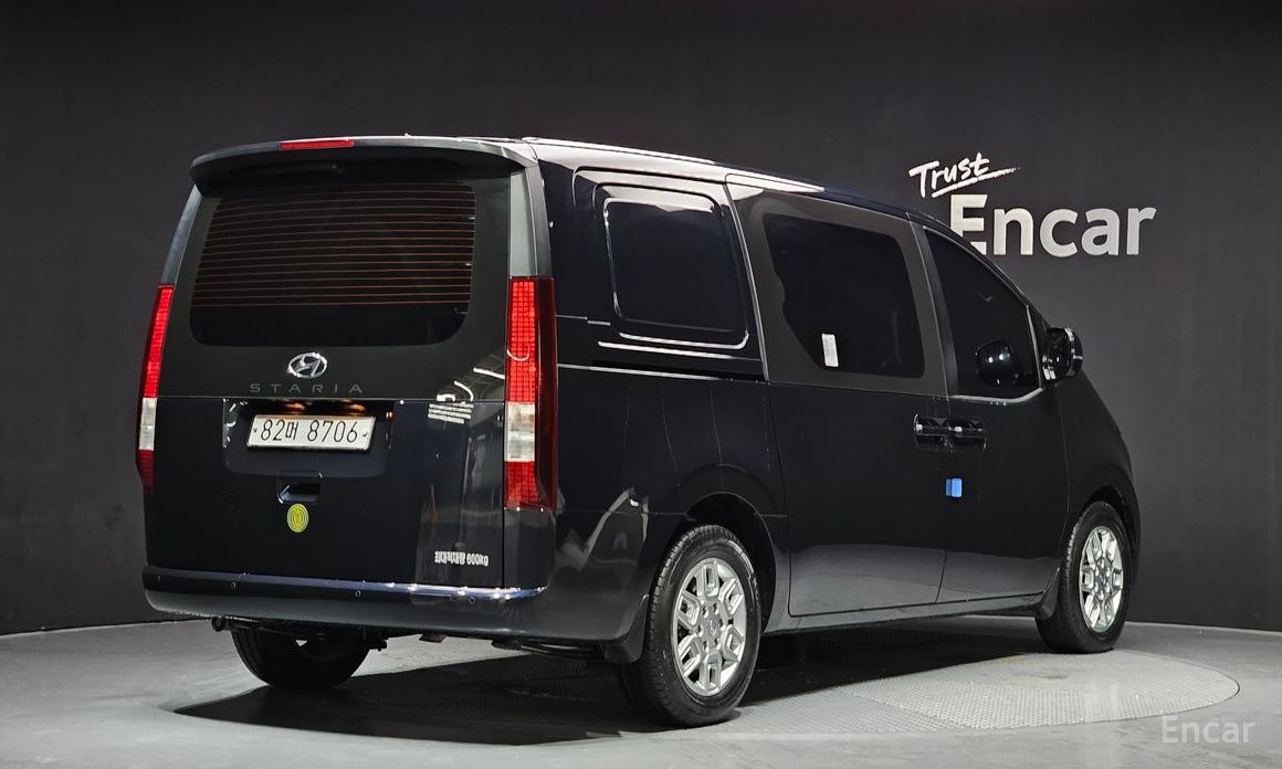  Hyundai Staria
