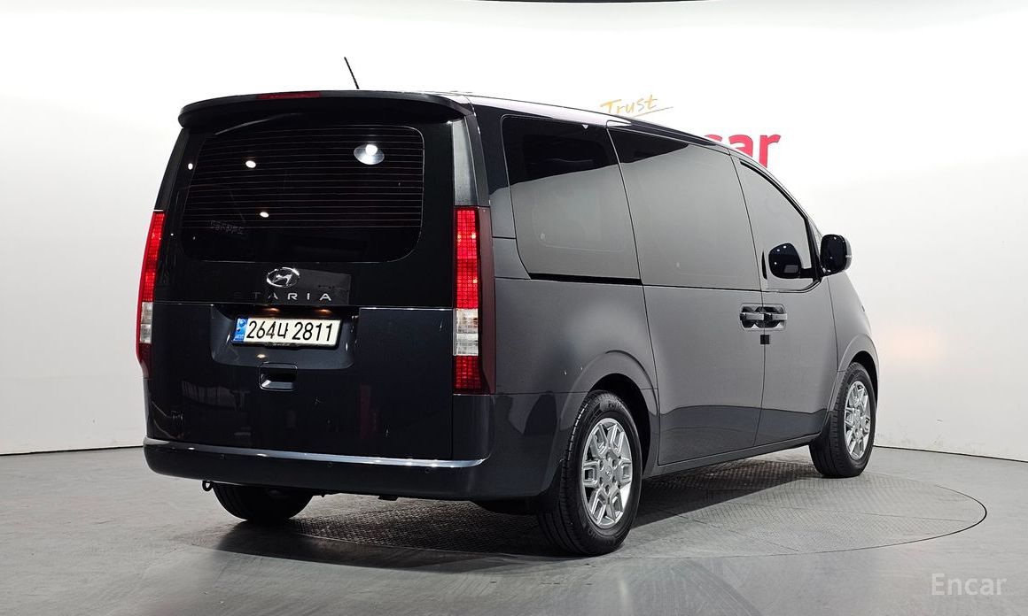  Hyundai Staria