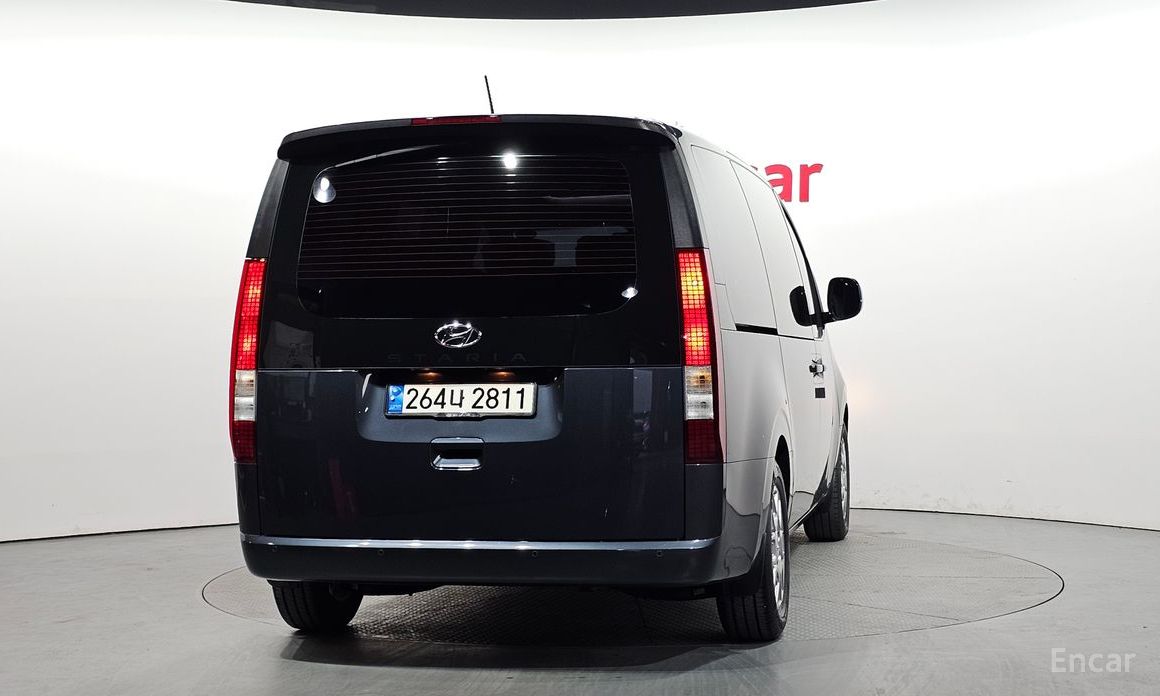  Hyundai Staria