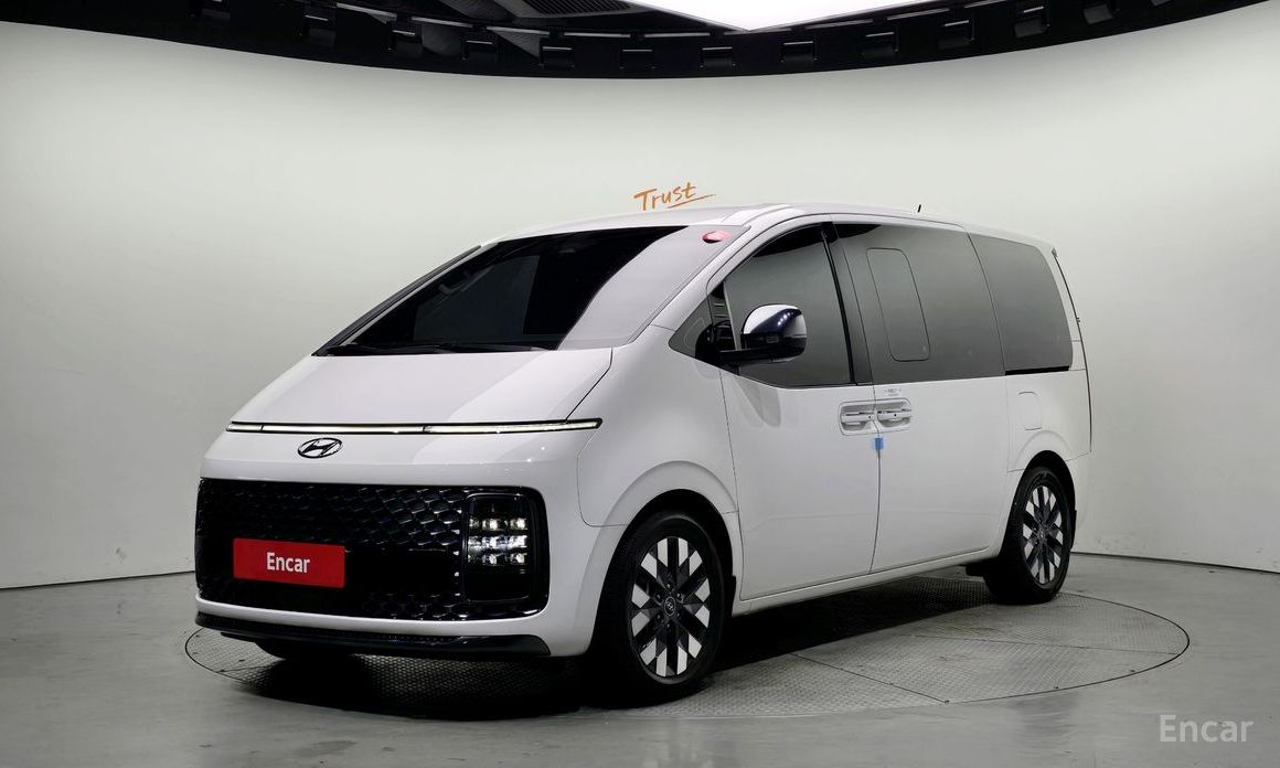  Hyundai Staria