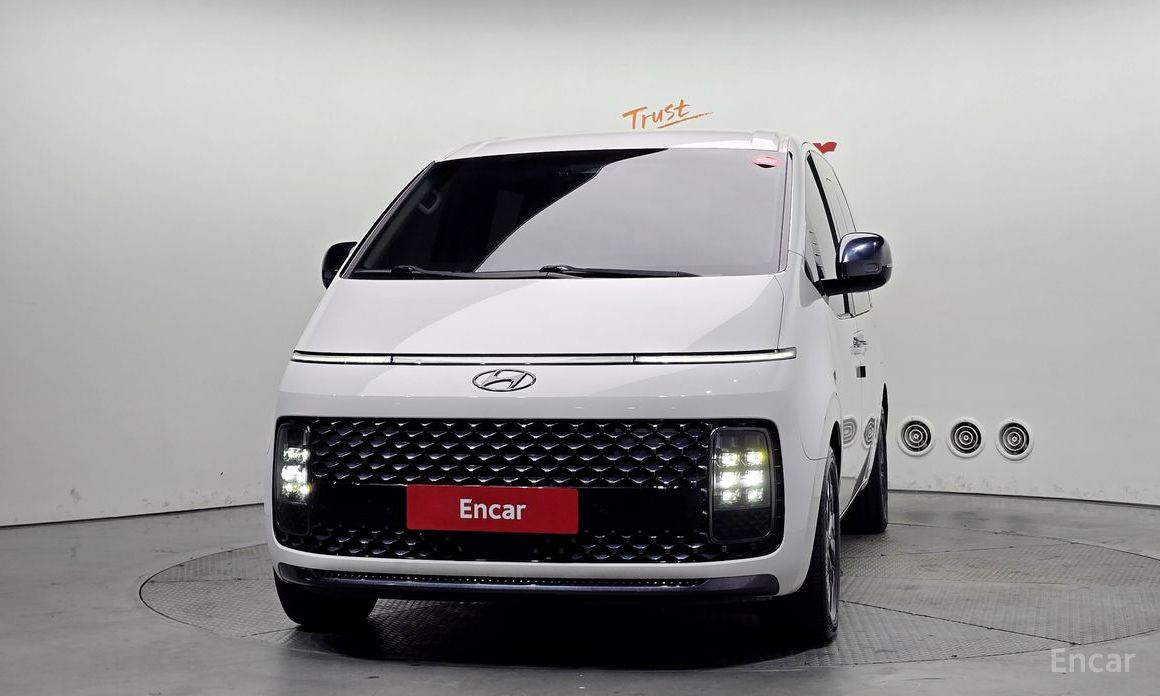  Hyundai Staria