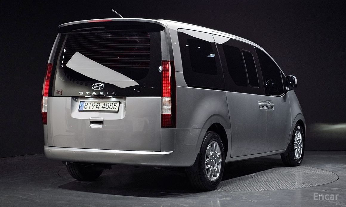 Hyundai Staria