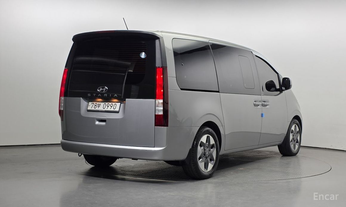  Hyundai Staria