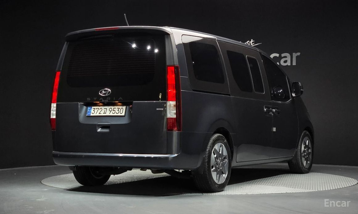  Hyundai Staria