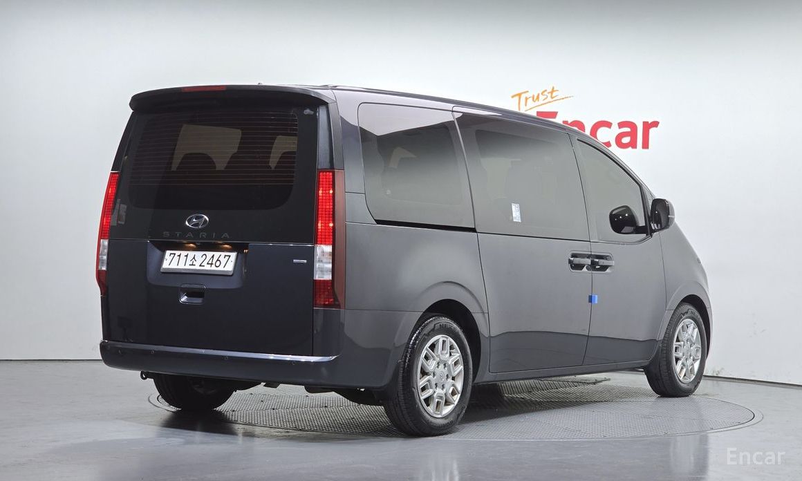  Hyundai Staria