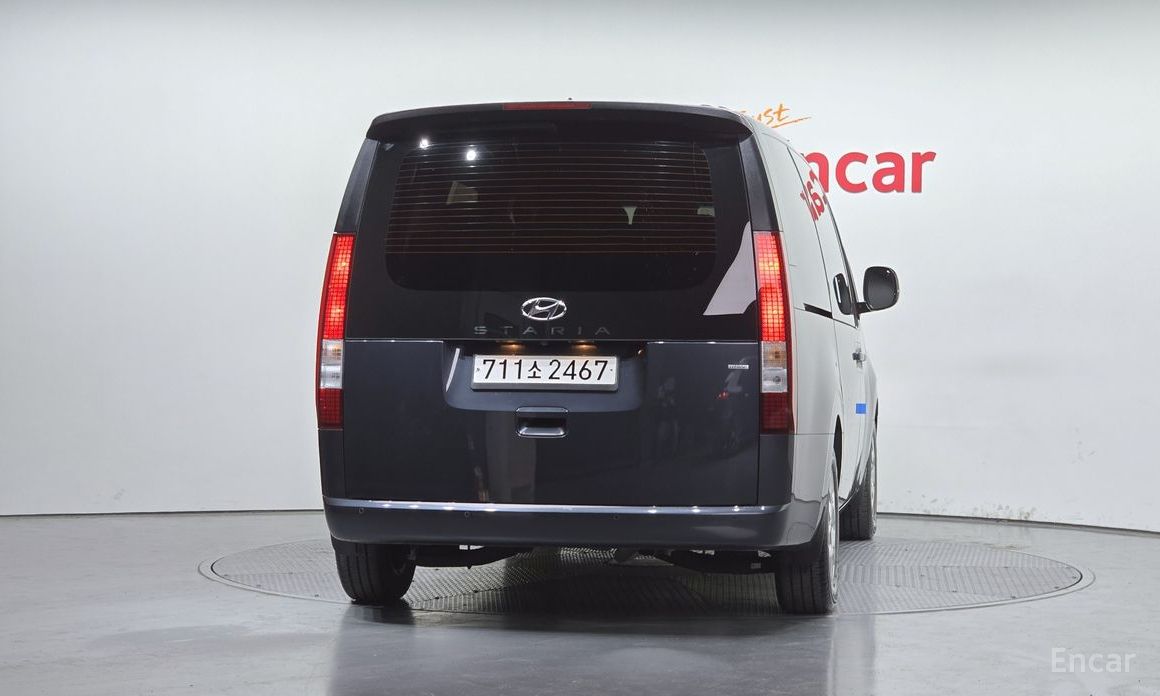  Hyundai Staria