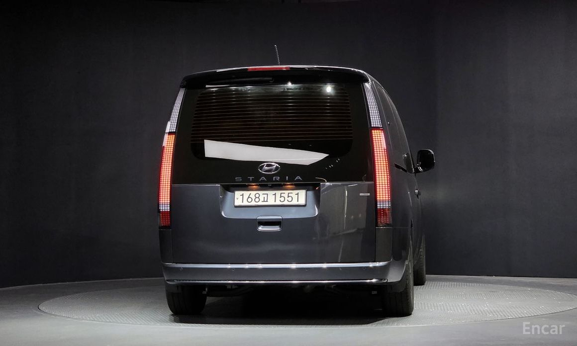  Hyundai Staria