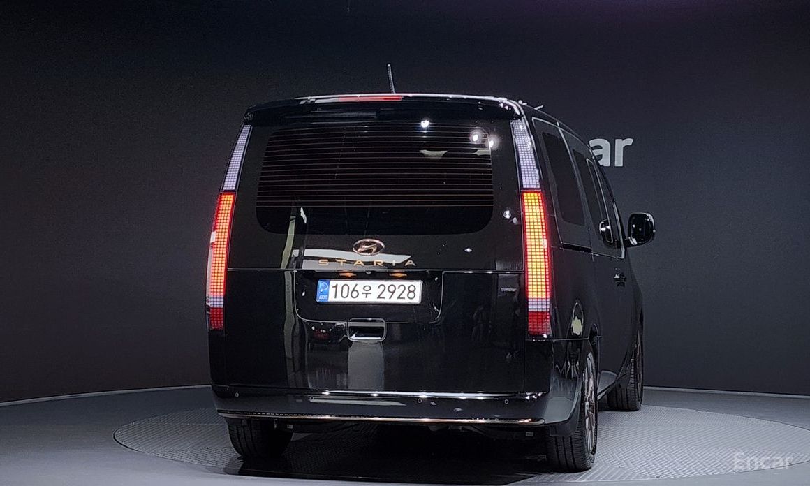  Hyundai Staria