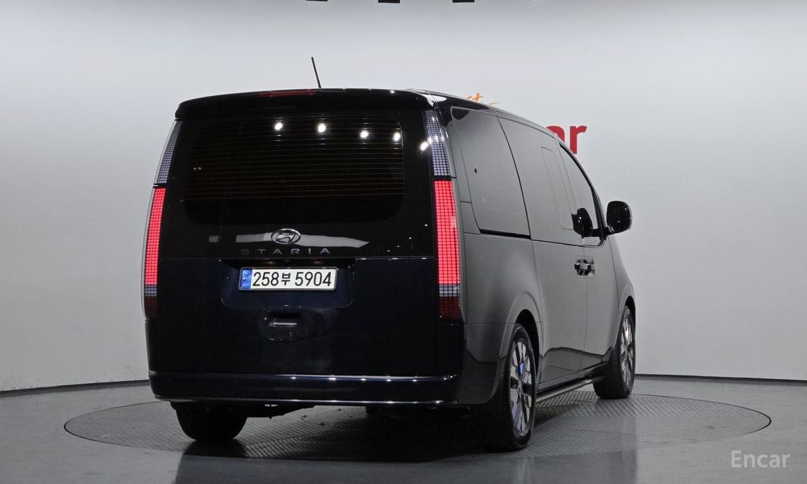  Hyundai Staria